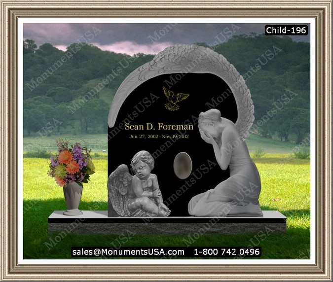 reclining-angel-tombstone-in-old-cemetery